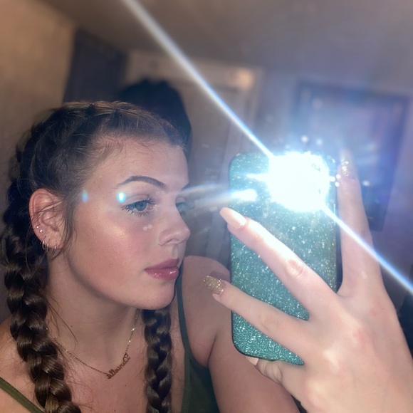 Meet your Posher, Danielle - Picture 1 of 1